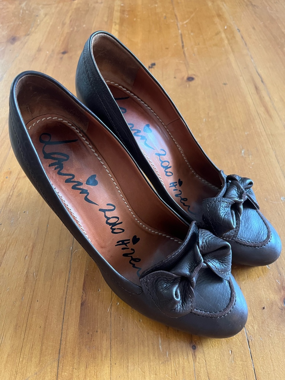 Lanvin Paris 2010 Hiver Winter Brown Leather Round Toe Bow Stacked High Heel